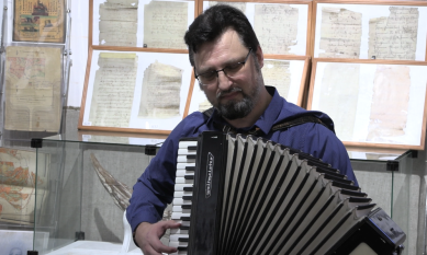 Видеозапись концерта оперного солиста  Артёма Гарнова, выступившего в Курмышском краеведческом музее